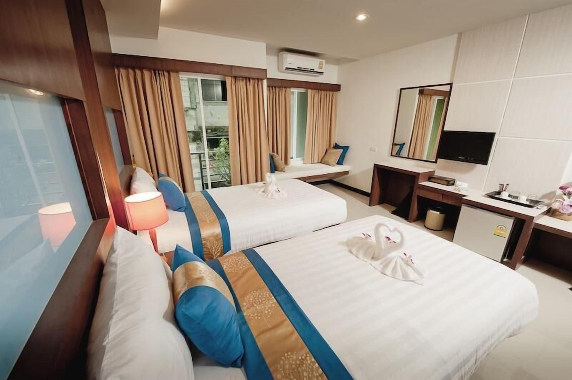 Tuana Blue Sky Patong Hotel Exterior foto