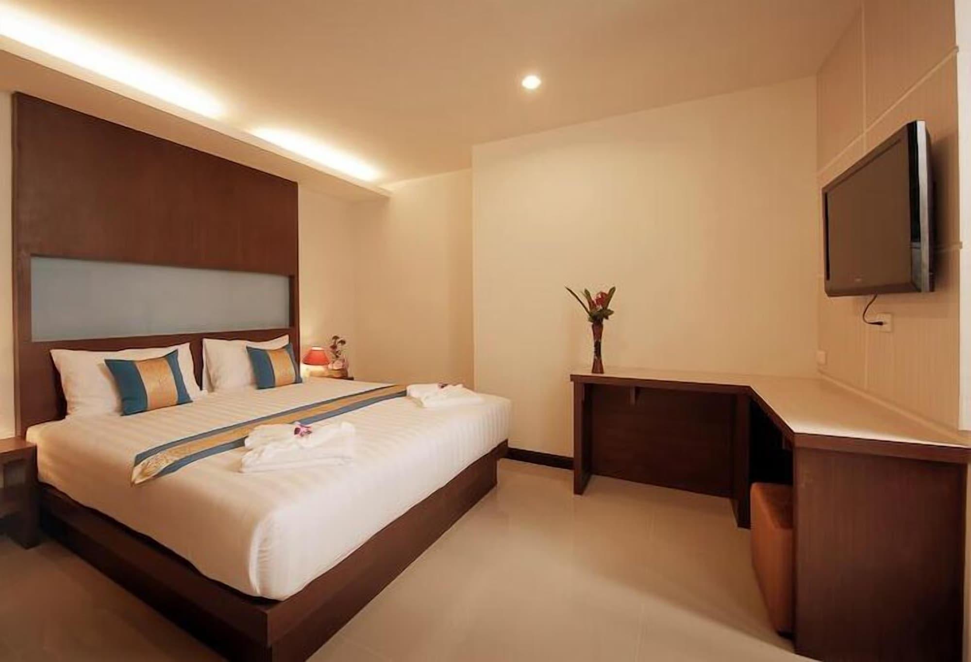 Tuana Blue Sky Patong Hotel Exterior foto