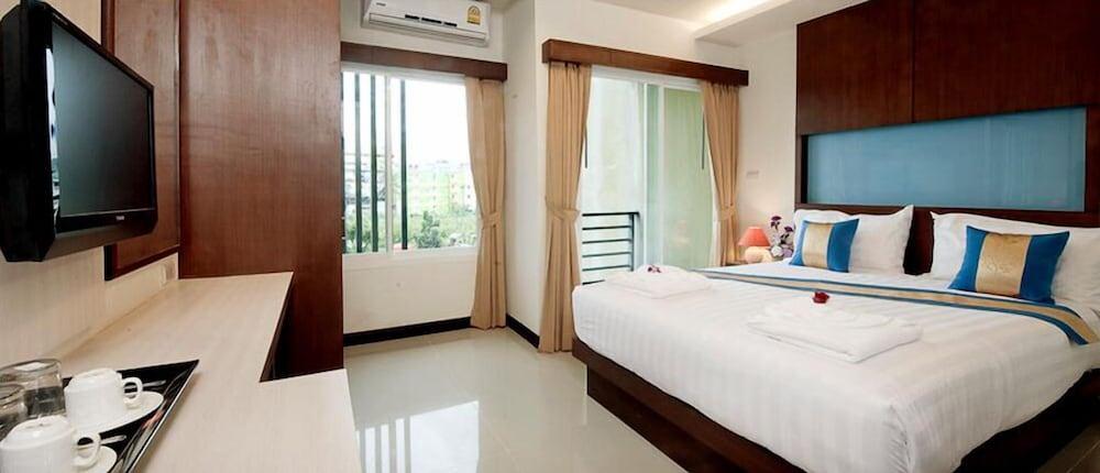 Tuana Blue Sky Patong Hotel Exterior foto