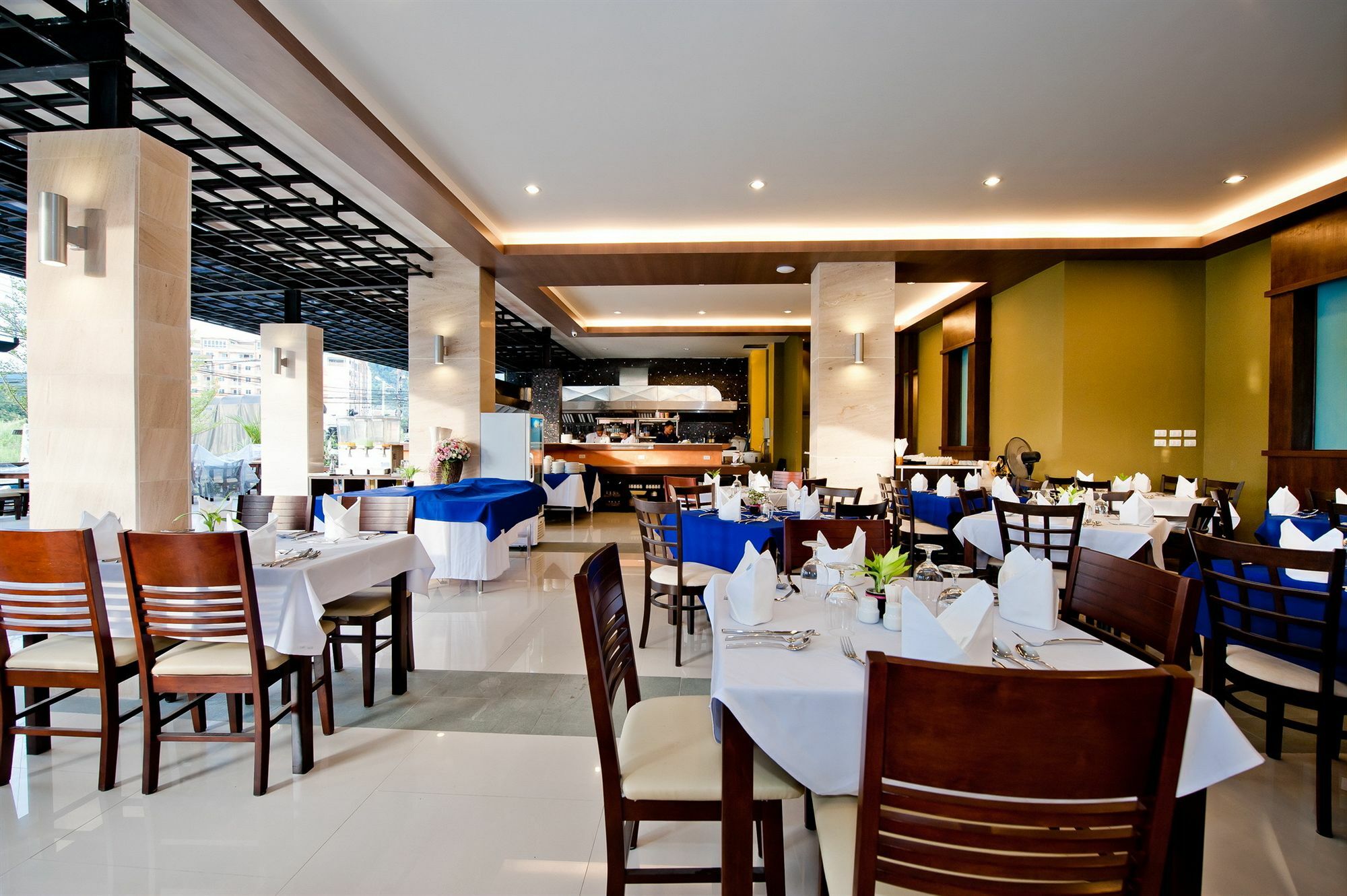Tuana Blue Sky Patong Hotel Exterior foto