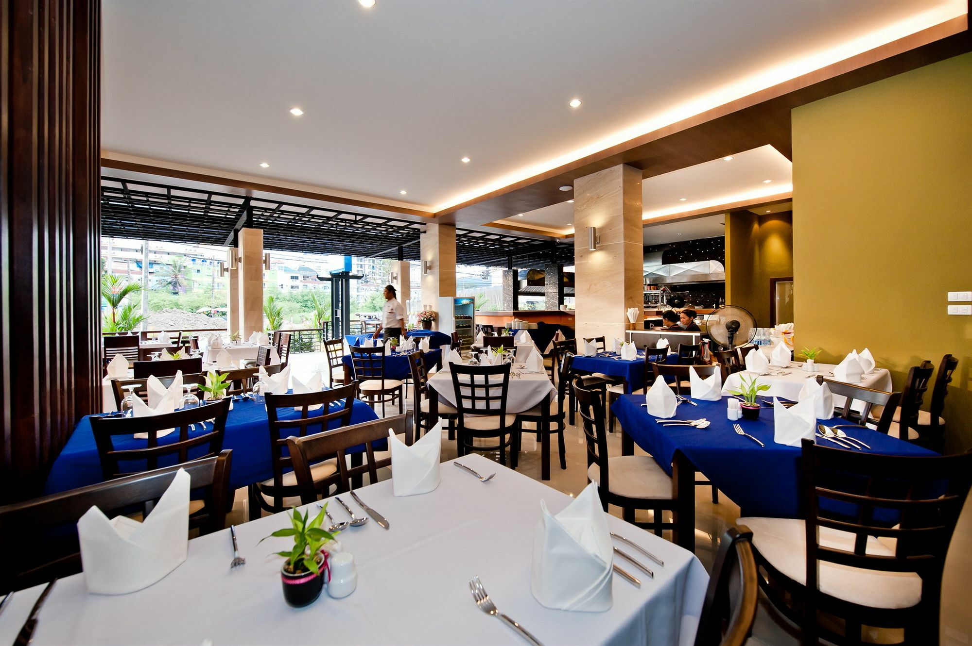 Tuana Blue Sky Patong Hotel Exterior foto